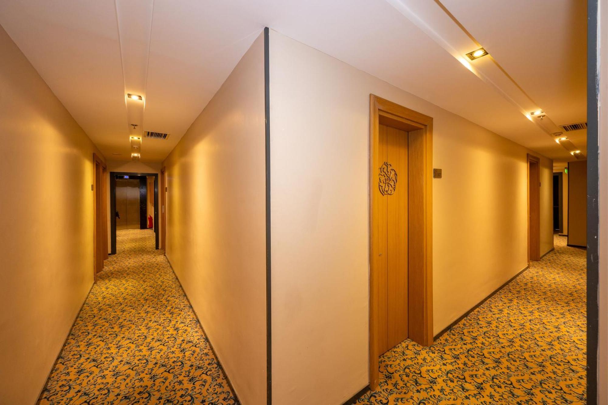 Hotel Pera Tulip & 4*